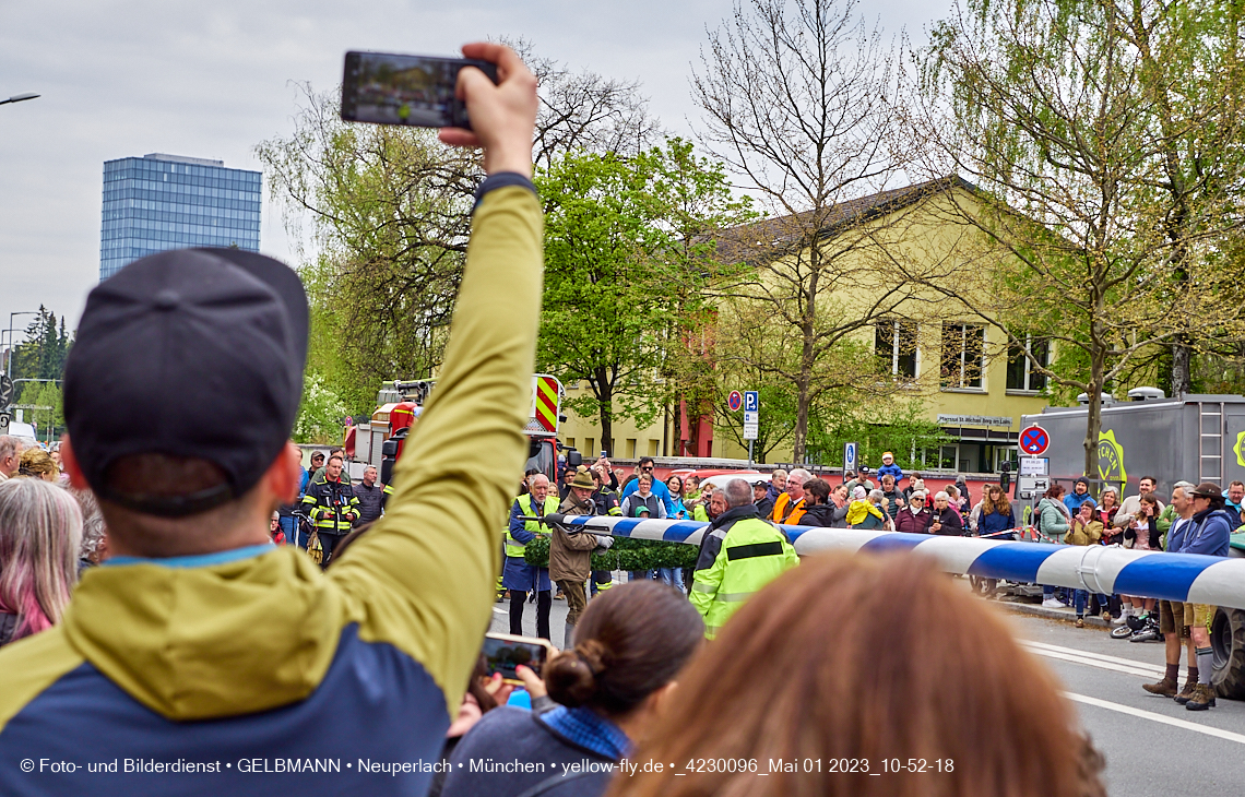 01.05.2023 - Maibaumaufstellung in Berg am Laim